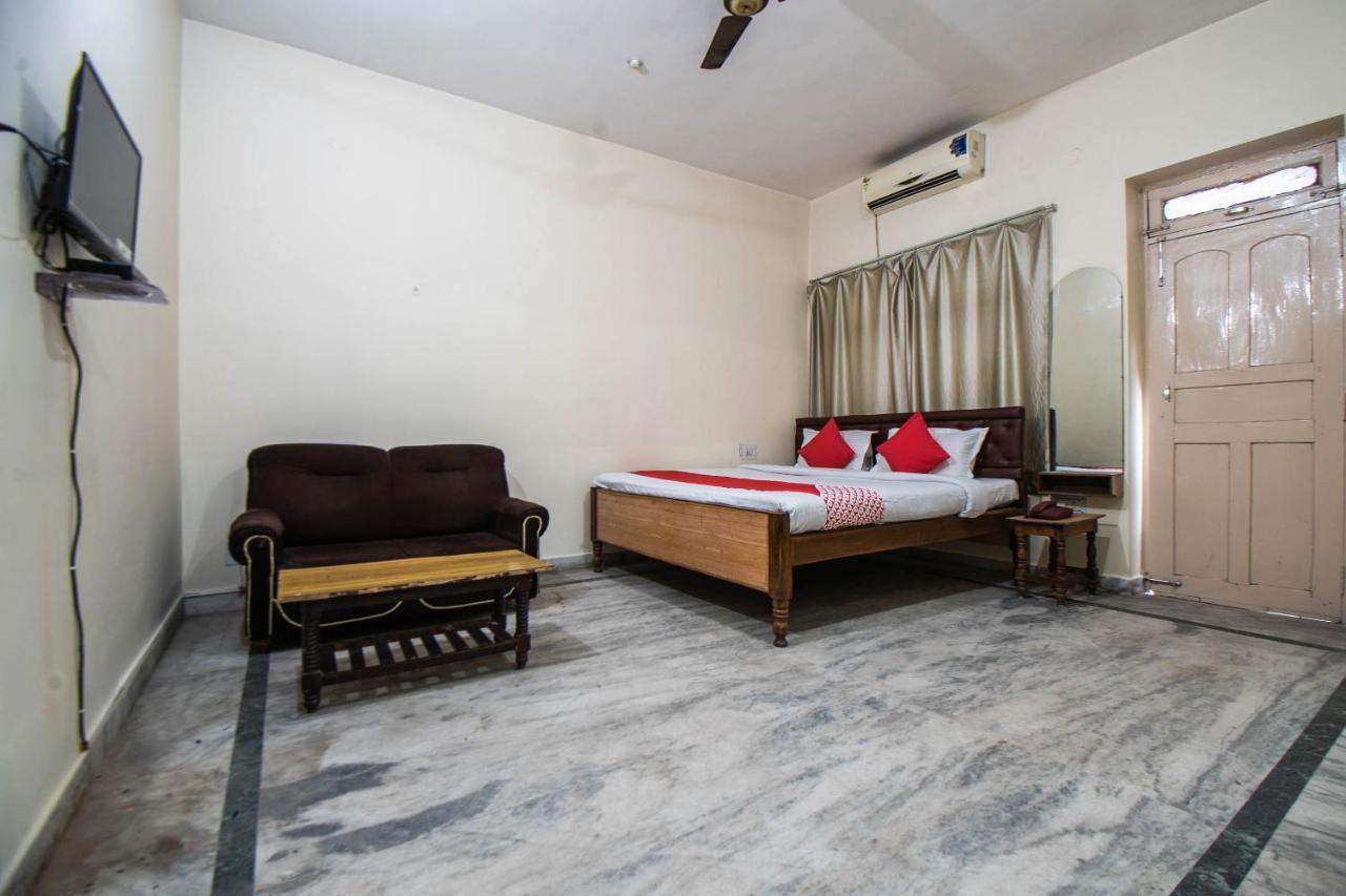 Oyo 29792 Piyush Hajipur Hotel Exterior photo