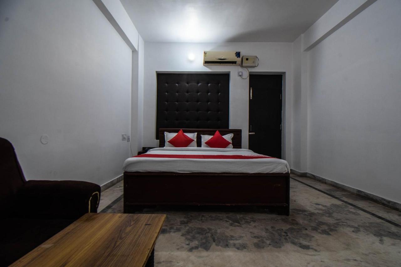 Oyo 29792 Piyush Hajipur Hotel Exterior photo